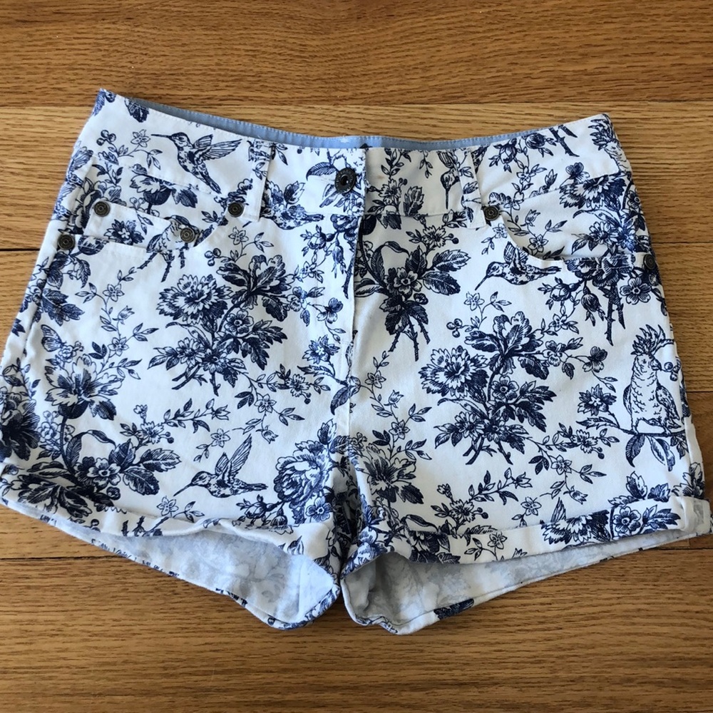 Boden (Johnnie b) shorts.